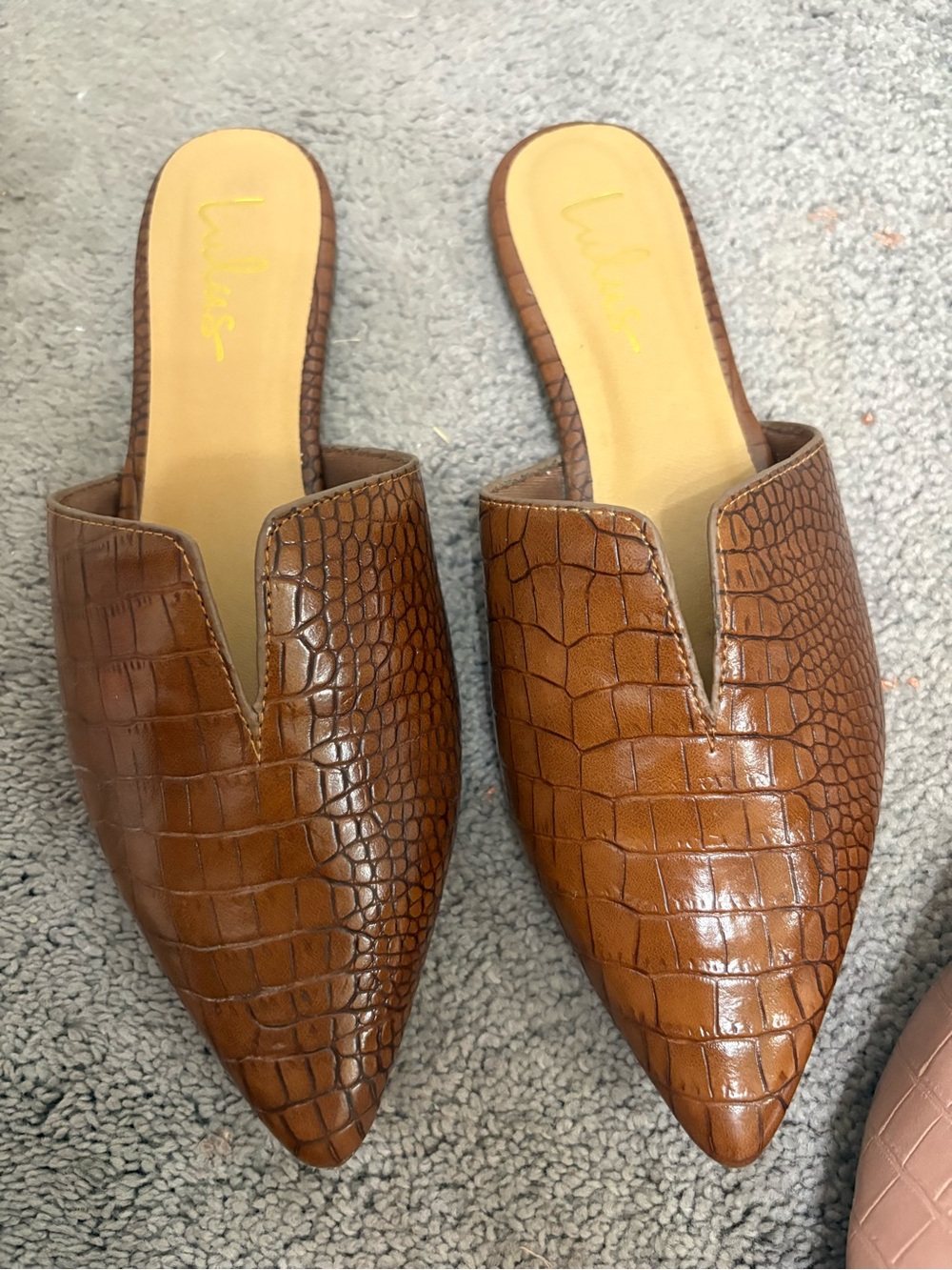 2 Lulu’s Women Croc-Embossed Pointed Mules